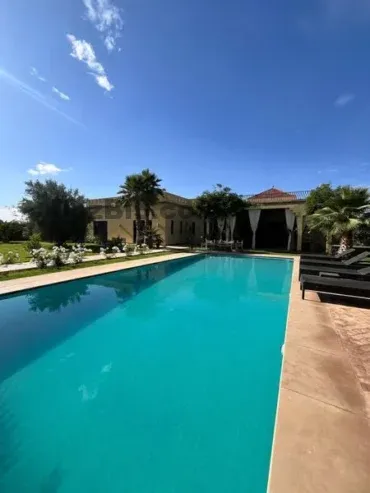 Villa d’Exception à Louer – Route de Fès