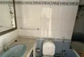 Appartement vide ensoleillé à louer Boulevard Biranzarane