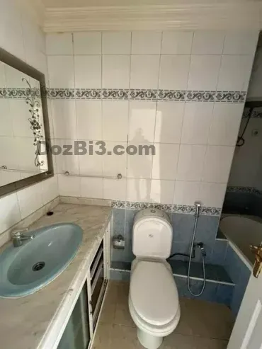 Appartement vide ensoleillé à louer Boulevard Biranzarane