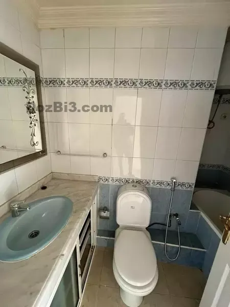 Appartement vide ensoleillé à louer Boulevard Biranzarane