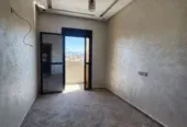 Appartement à vendre près AL BAYT AL AATIQ sur la rue principale