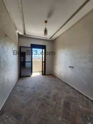 Appartement à vendre près AL BAYT AL AATIQ sur la rue principale