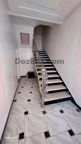 Maison commerciale à vendre à Sokoma