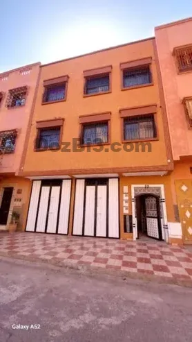 Maison commerciale à vendre à Sokoma