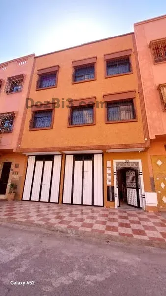 Maison commerciale à vendre à Sokoma