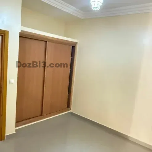 Appartement vide à louer longue durée Hay Al Wifaq