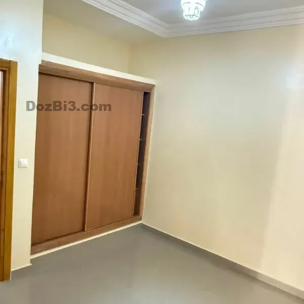 Appartement vide à louer longue durée Hay Al Wifaq