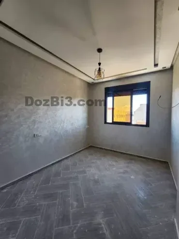 Appartement à vendre près AL BAYT AL AATIQ sur la rue principale