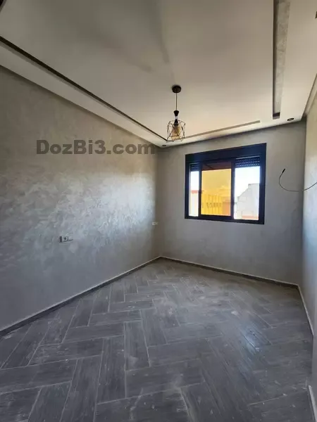 Appartement à vendre près AL BAYT AL AATIQ sur la rue principale