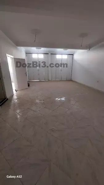Maison commerciale à vendre à Sokoma