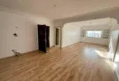 Appartement vide ensoleillé à louer Boulevard Biranzarane