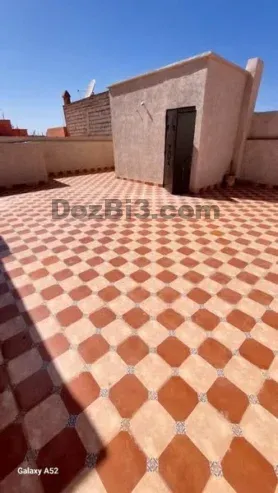 Maison commerciale à vendre à Sokoma