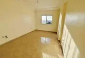 Appartement vide ensoleillé à louer Boulevard Biranzarane