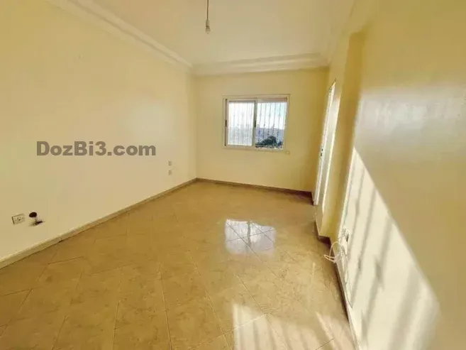 Appartement vide ensoleillé à louer Boulevard Biranzarane