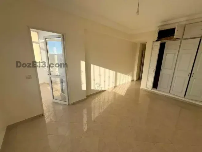 Appartement vide ensoleillé à louer Boulevard Biranzarane