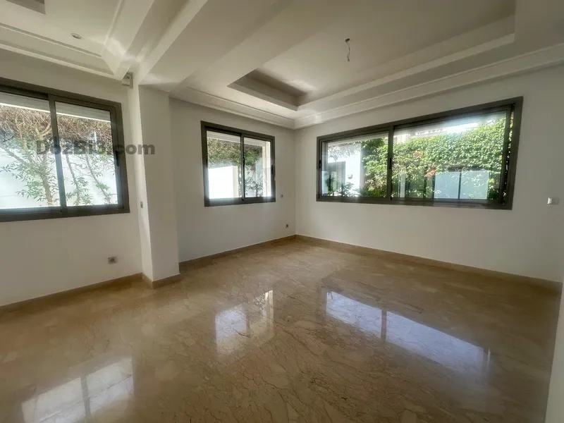 Villa à vendre près du McDonald’s près de Oued Merzeg