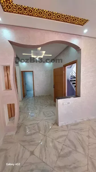 Maison commerciale à vendre à Sokoma