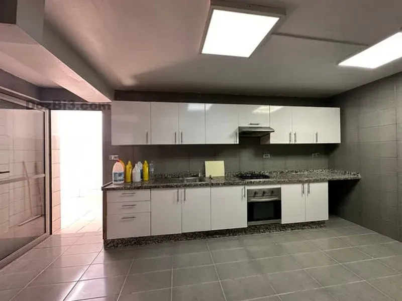 Villa à vendre près du McDonald’s près de Oued Merzeg