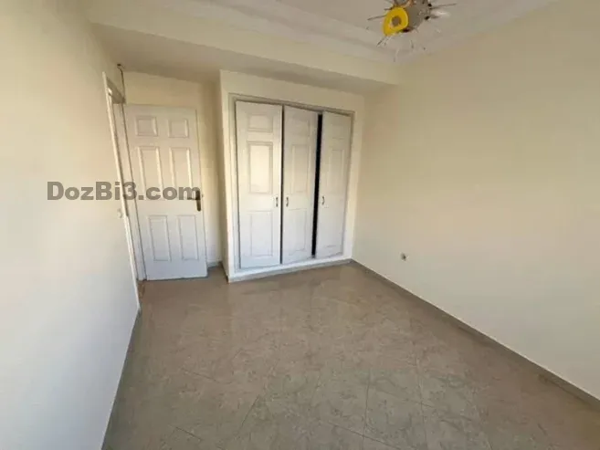 Appartement vide ensoleillé à louer Boulevard Biranzarane