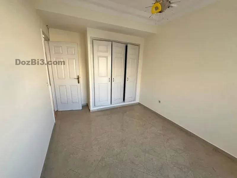 Appartement vide ensoleillé à louer Boulevard Biranzarane