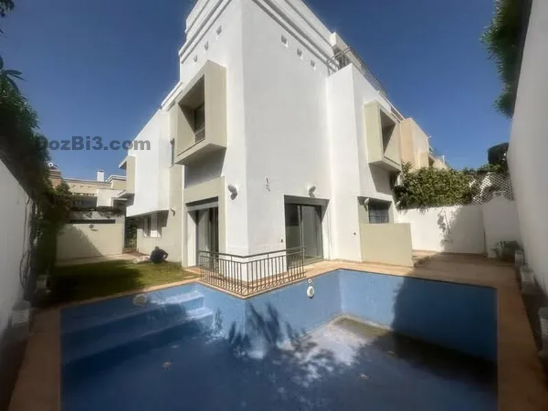 Villa à vendre près du McDonald’s près de Oued Merzeg