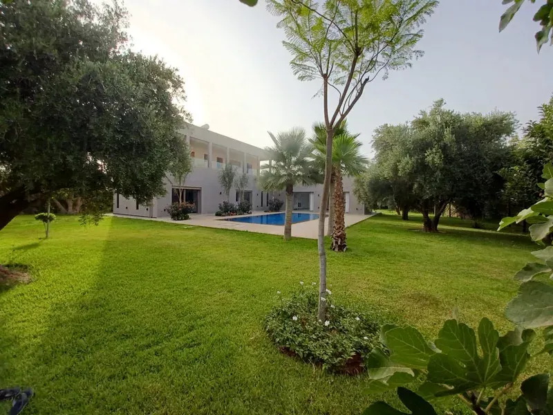 Villa de Prestige à Vendre – Route de Fès, Km 16