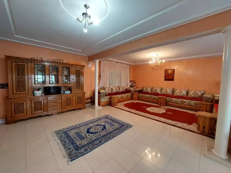 Appartement à vendre rue Farhat Hached près du centre culturel américain