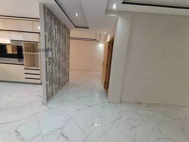 appartement à vendre à côté Al Bustan dans la rue de la Faculté des Sciences