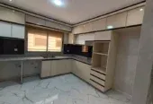 appartement à vendre à côté Al Bustan dans la rue de la Faculté des Sciences