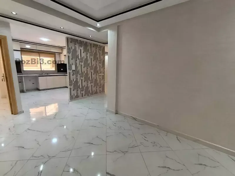 appartement à vendre à côté Al Bustan dans la rue de la Faculté des Sciences