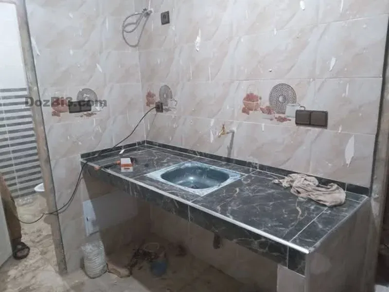 غرفة للكراء فالوحدة الرابعة حدا الجامع قريب لشارع علال الفاسي