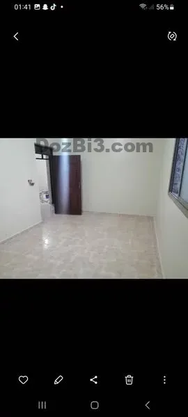 غرفة للكراء فالوحدة الرابعة حدا الجامع قريب لشارع علال الفاسي