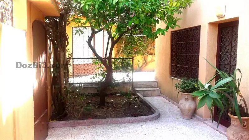 Villa de luxe à vendre dans le quartier chic de Surin
