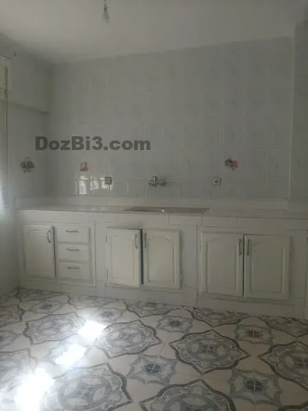 Appartement vide à louer complexe Hassani