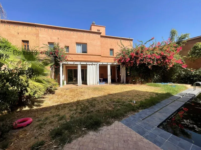 Villa à Louer meublée Agdal
