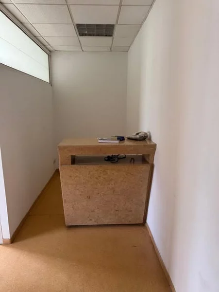 Bureau à louer à coté de la place al joulan