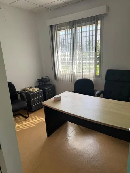 Bureau à louer à coté de la place al joulan