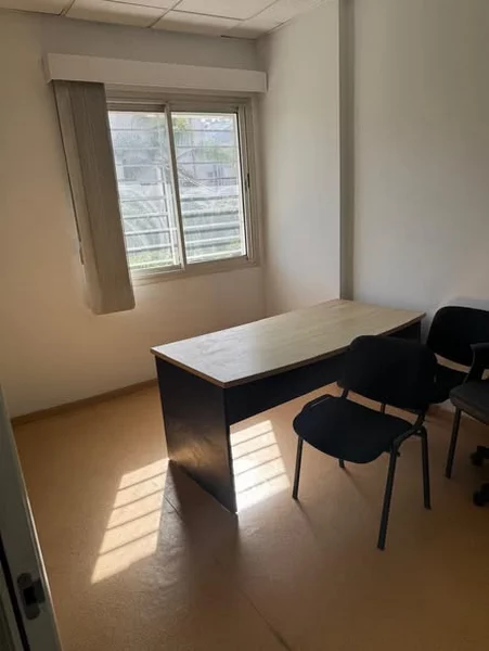 Bureau à louer à coté de la place al joulan