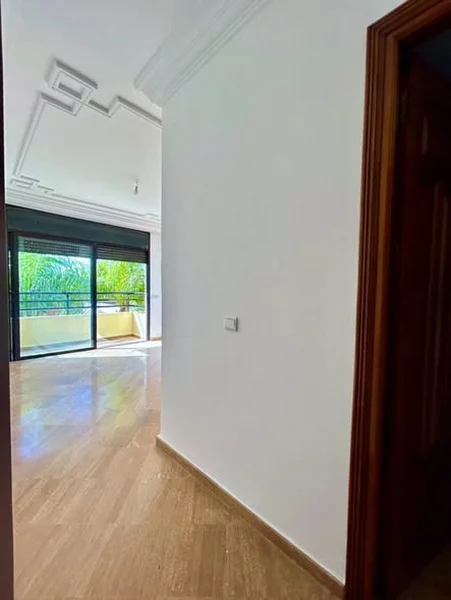 appartement entièrement rénové à louer Hay Riad