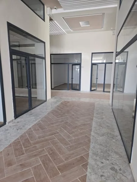 Magasin neuf à louer Salé