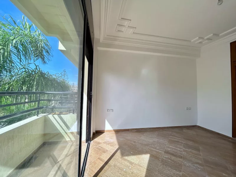 appartement entièrement rénové à louer Hay Riad