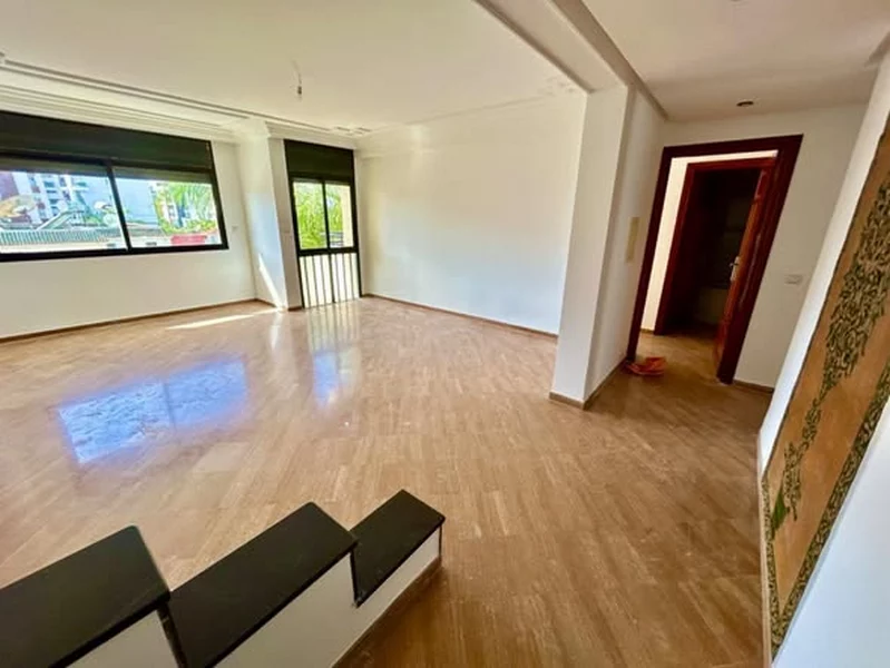 appartement entièrement rénové à louer Hay Riad
