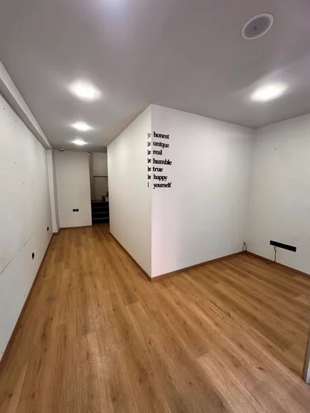 magasin à louer 2 MARS