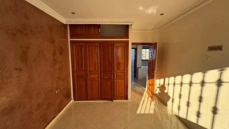 étage villa a louer Charf
