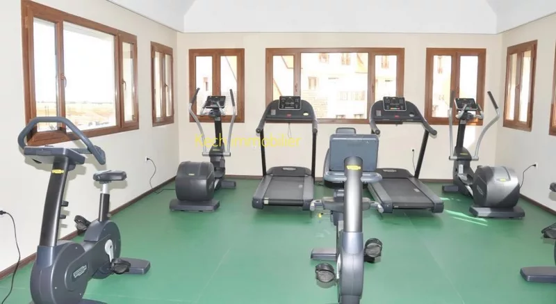 Appartement à louer avec piscine et salle de sport Route de Casa