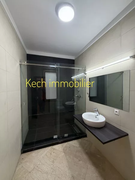 Appartement à louer avec piscine et salle de sport Route de Casa