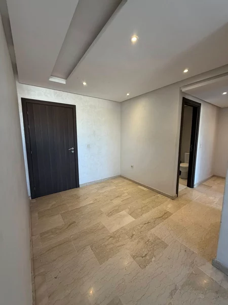 appartement vide avec piscine à louer Mabrouka