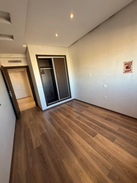 appartement vide avec piscine à louer Mabrouka