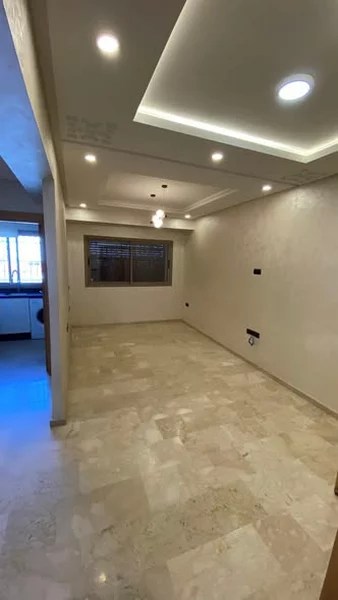 Appartement vide à louer à Abdelmoumen