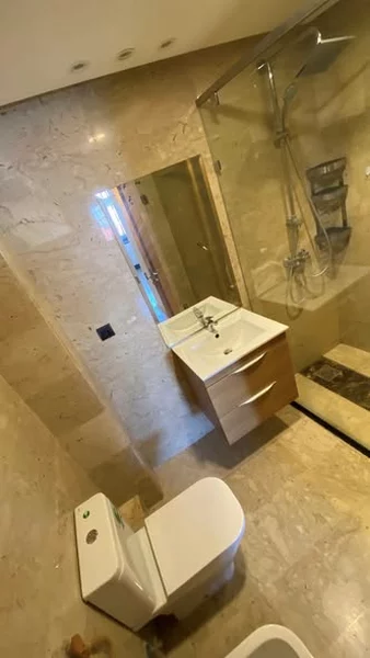Appartement vide à louer à Abdelmoumen